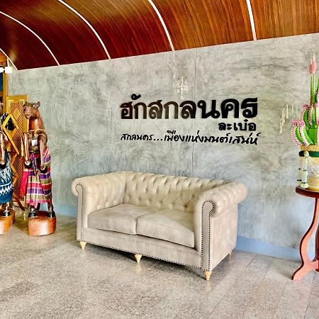 Hug Sakhonnakhon Hotel สกลนคร ภายนอก รูปภาพ